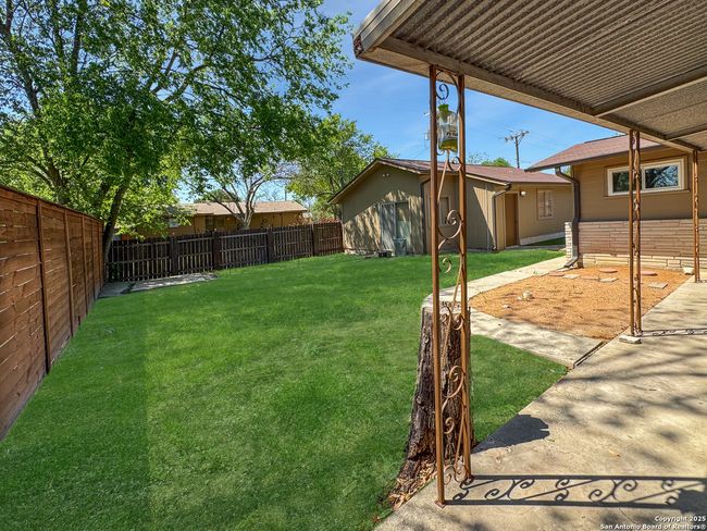 5102 Crown Ln, House other with 3 bedrooms, 2 bathrooms and null parking in Kirby TX | Image 25