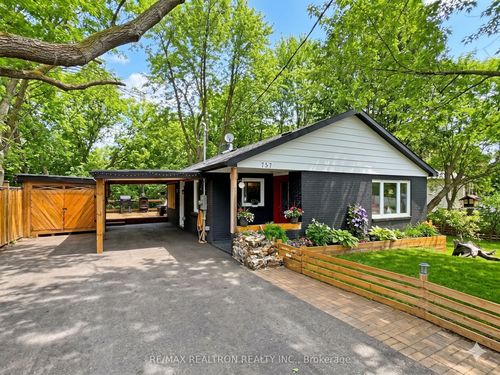 757 Srigley St, Newmarket, ON, L3Y1X6 | Card Image