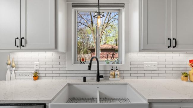 Beautiful details in kitchen.jpg | Image 9