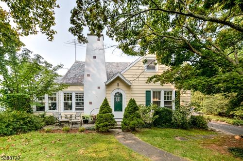 10 Valley View Ave, Gladstone, NJ, 07934-2025 | Card Image