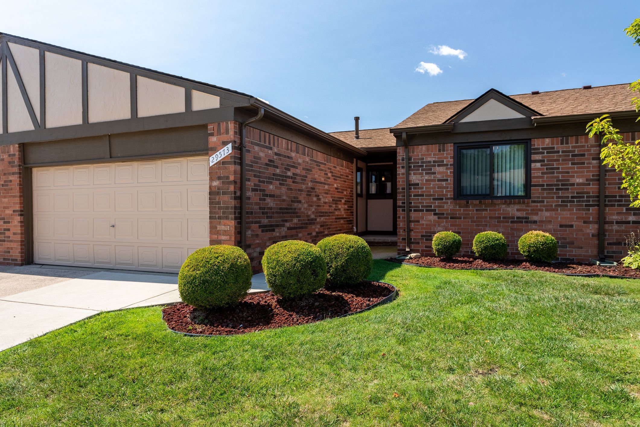 Red Oak Dr, Warren, MI 48092