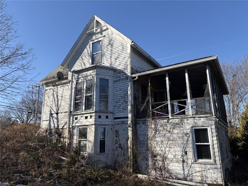 351 County Rd, Barrington, RI, 02806-2422 | Card Image