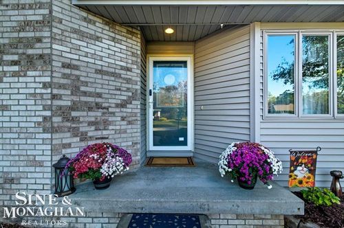 845 Joanwood Dr, Marysville, MI, 48040-2021 | Card Image