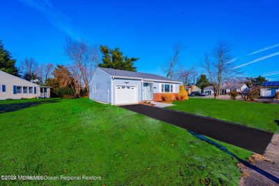 102 Hatfield Court, Home with 2 bedrooms, 2 bathrooms and null parking in Toms River NJ | Image 2