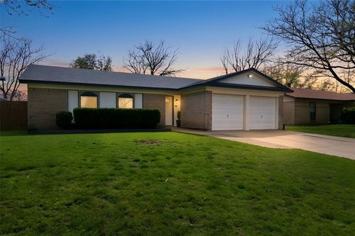 501 Fox Dr, Saginaw, TX, 76179-1109 | Card Image