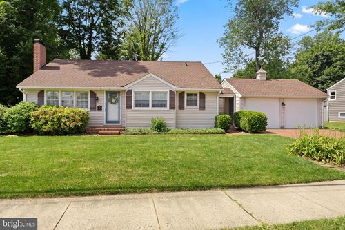 4 Scullin Dr, Hamilton, NJ, 08620-2915 | Card Image