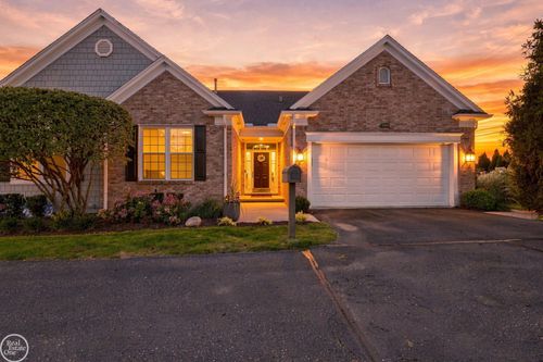 3005 Harbor Place Dr, Saint Clair Shores, MI, 48080-1583 | Card Image