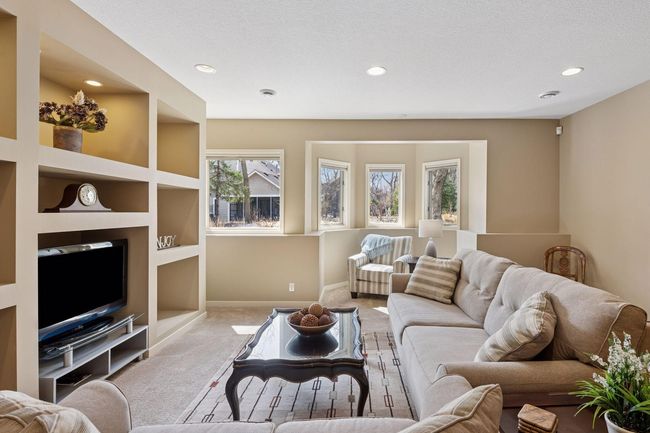 Look out windows and Built ins | Image 33