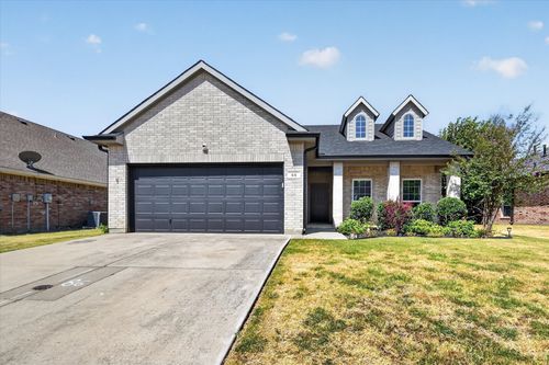 55 N Highland Dr, Sanger, TX, 76266-5768 | Card Image