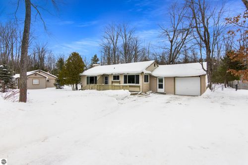 5075 Karlin Rd, Interlochen, MI, 49643-9106 | Card Image