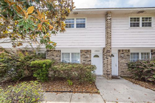 1303 Mathis Ferry Rd, Mount Pleasant, SC, 29464-9731 | Card Image