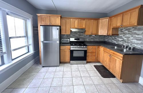 3c-2 Raymond Ave, Poughkeepsie, NY, 12603-2351 | Card Image
