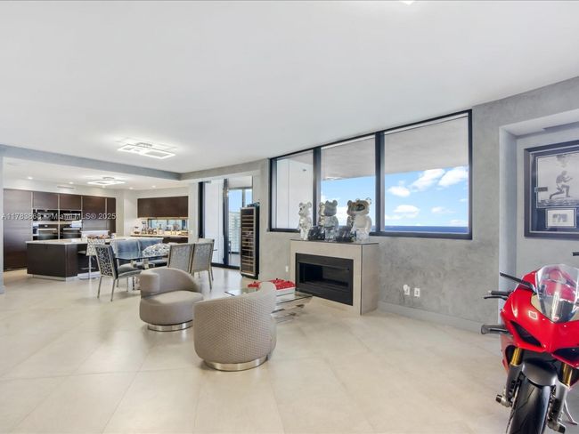 APT-5505 - 18555 Collins Ave, Condo with 3 bedrooms, 5 bathrooms and null parking in Sunny Isles Beach FL | Image 12