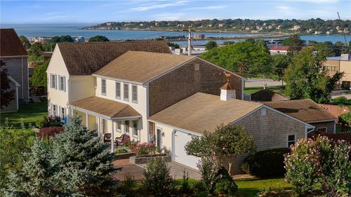 27 Oceanview Dr, Middletown, RI, 02842-5695 | Card Image