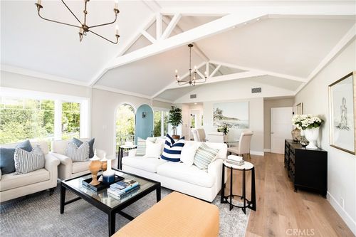 567 Flora St, Laguna Beach, CA, 92651-3217 | Card Image