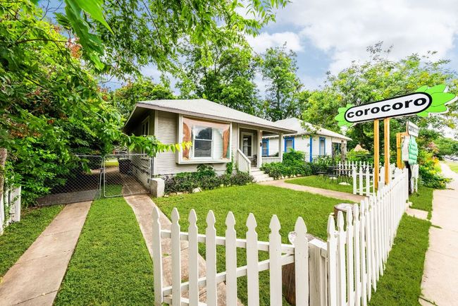 View of front of house featuring a gate | Image 17