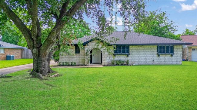 5003 Camden Ln, House other with 3 bedrooms, 2 bathrooms and 2 parking in Pearland TX | Image 4