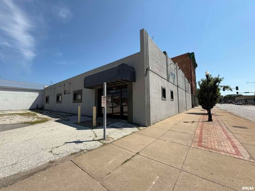 724 W 2nd St, Davenport, IA, 52802-1410 | Card Image