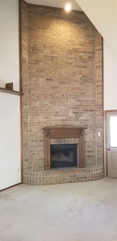 27 Morrow Dr, Bedford, TX, 76021-7109 | Card Image