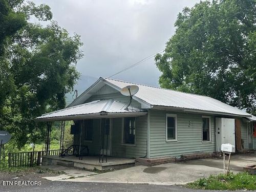 1377 Dr Thomas Walker Rd, Ewing, VA, 24248-8258 | Card Image