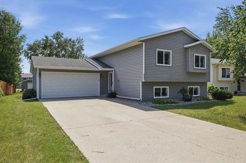 2523 33rd Ave S, Moorhead, MN, 56560-5357 | Card Image