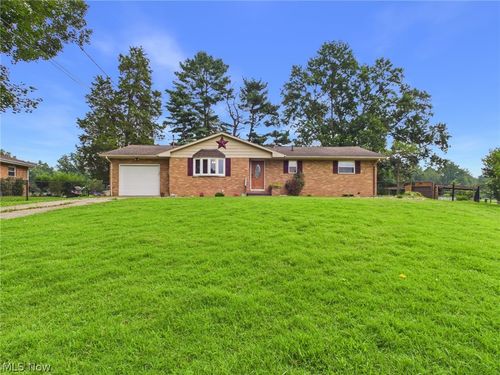 1301 Washington Gardens Cir, Washington, WV, 26181-6412 | Card Image