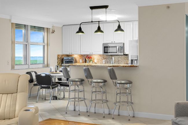 APT-1901 - 5049 N Highway A1a, Condo with 3 bedrooms, 2 bathrooms and null parking in Hutchinson Island FL | Image 22