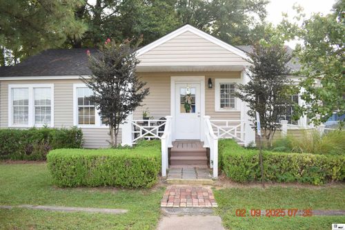 121 S Cox St, Bastrop, LA, 71220-4048 | Card Image
