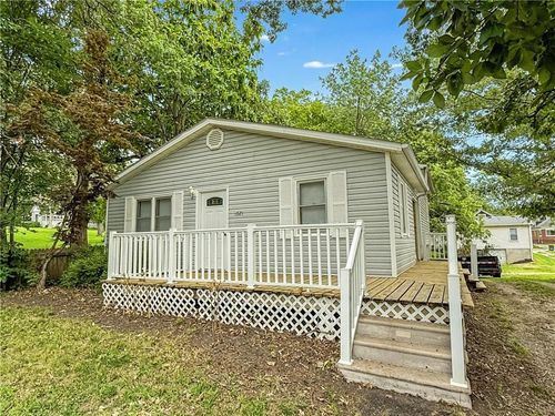 1021 Elm St, Maryville, MO, 64468-1327 | Card Image