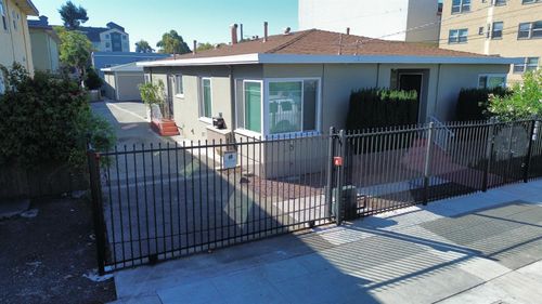 1130 Hearst Ave, Berkeley, CA, 94702-1622 | Card Image