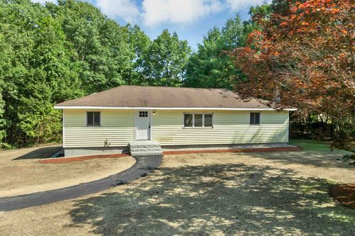 4 Loop Rd, Londonderry, NH, 03053-3845 | Card Image