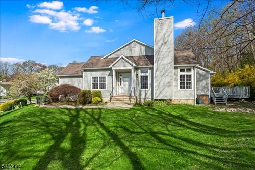 126 Worcester Dr, Wayne, NJ, 07470-8409 | Card Image