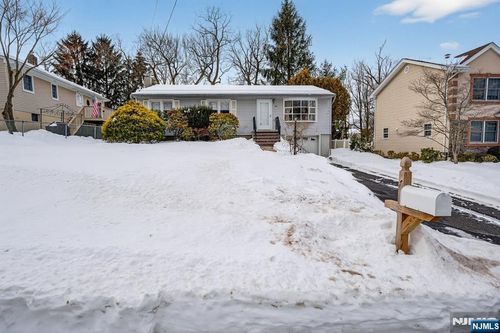 106 Walnut St, Oakland, NJ, 07436-2661 | Card Image