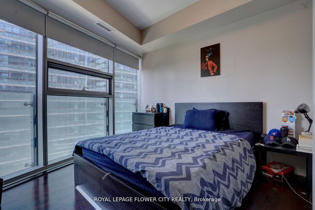 1407 - 12 York St, Condo with 2 bedrooms, 2 bathrooms and null parking in Toronto ON | Image 17