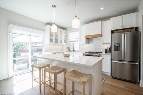 51 E 23rd St, Hamilton, ON, L8V2W5 | Card Image