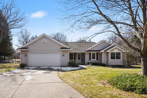 8135 Robinbrook St, Richland, MI, 49083-9363 | Card Image