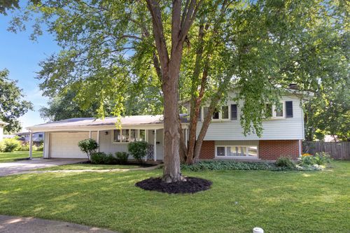 777 Dover Ct, Crystal Lake, IL, 60014-7879 | Card Image
