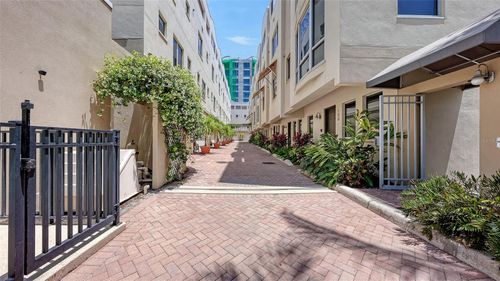 128e-235 Cocoanut Ave, SARASOTA, FL, 34236-4945 | Card Image