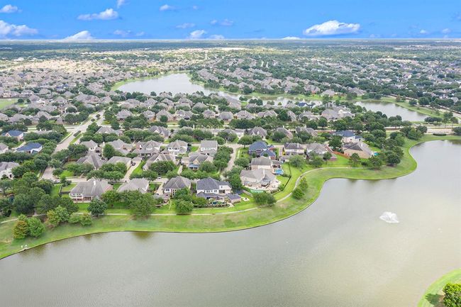 The home is near the lake, elementary and all amenities | Image 4