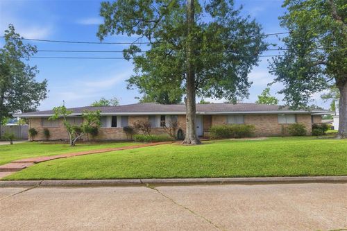 727 Julius St, Lake Charles, LA, 70605-2772 | Card Image