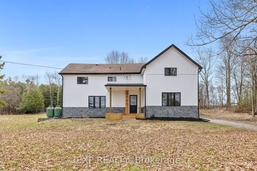 10485 County 2 Rd, Grafton, ON, K0K2G0 | Card Image
