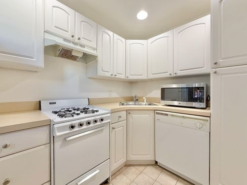 1-197 Newark Ave, Jersey City, NJ, 07302-2813 | Card Image