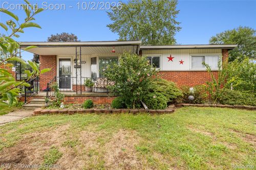 30553 Barton St, Garden City, MI, 48135-1302 | Card Image