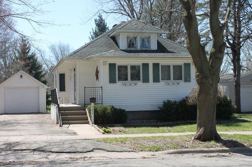 321 W South St, Cambridge, IL, 61238-1427 | Card Image