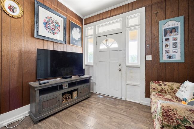 1009 Sinton St, House other with 3 bedrooms, 2 bathrooms and null parking in Sinton TX | Image 8