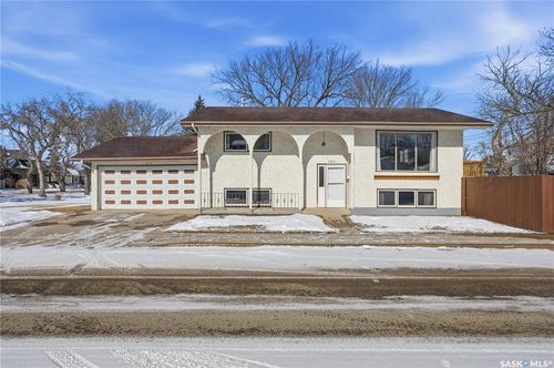 180 Saskatchewan Street W, Moose Jaw, SK, S6H6L8 | Card Image
