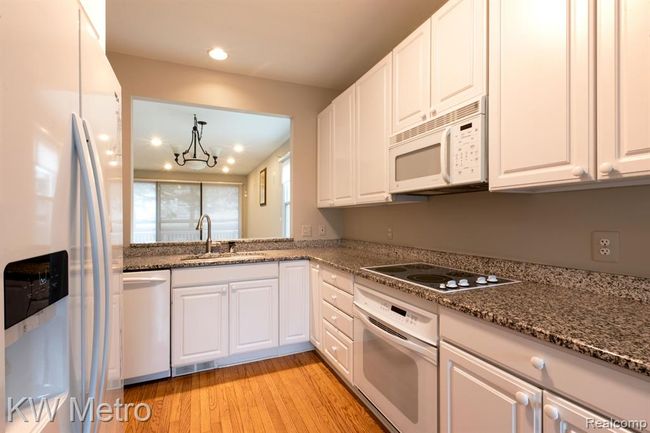 908 Upper Scotsborough Way, Condo with 2 bedrooms, 2 bathrooms and null parking in Bloomfield Twp MI | Image 6