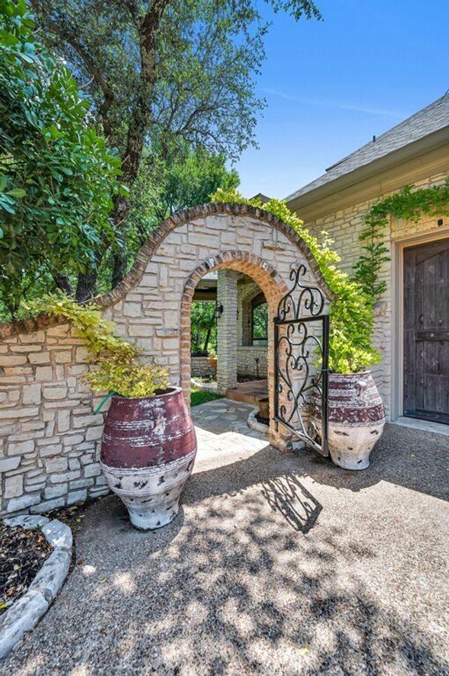565 Lost Hunters Cyn, House other with 5 bedrooms, 5 bathrooms and 3 parking in China Spring TX | Image 67