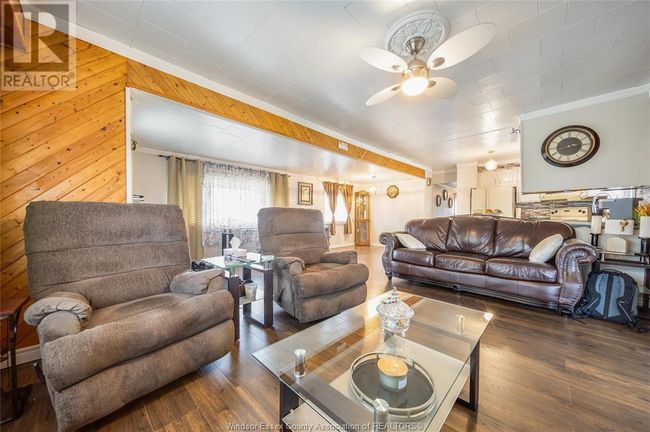 5 Elm Crt, Home with 2 bedrooms, 1 bathrooms and null parking in Mcgregor ON | Image 13