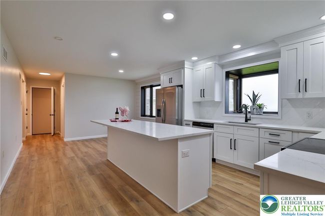 5470 Summit St, House other with 3 bedrooms, 3 bathrooms and null parking in Whitehall PA | Image 13